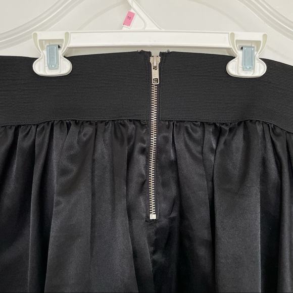 ⚡️ Black Satin Skirt - Picture 5 of 6